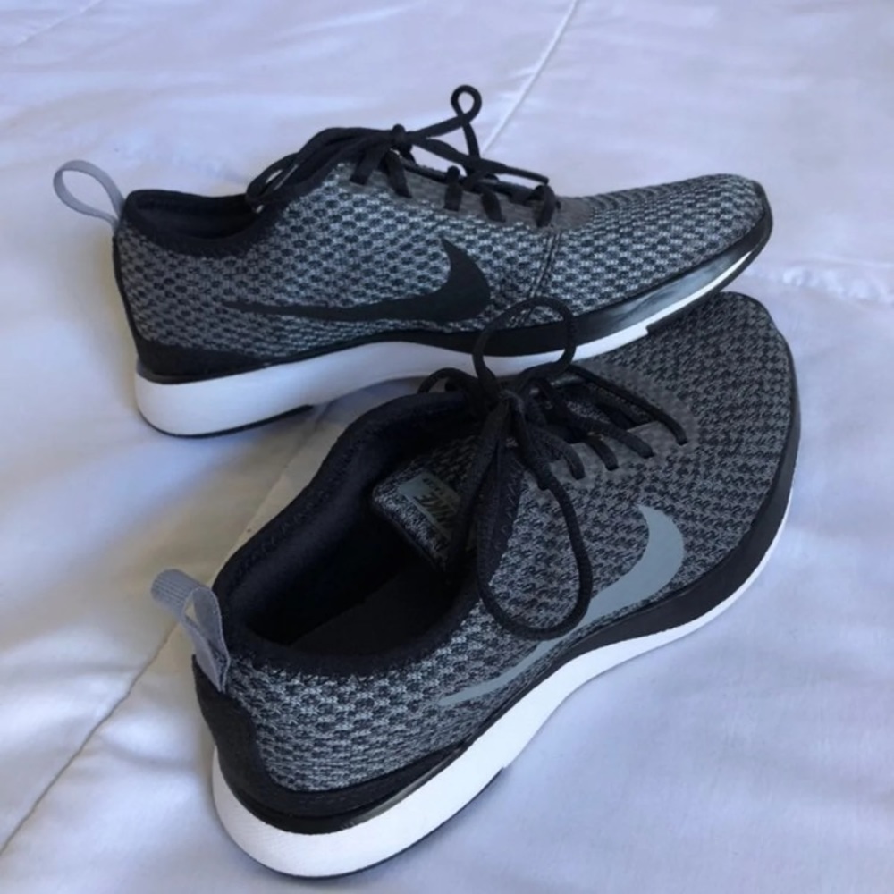 NIKE DUALTONE RACER SE. Size 3Y/5W